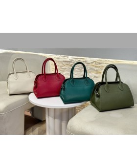 Discover the Bauletto Bag: Italian Style and Functionality